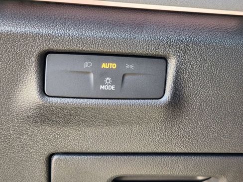 New 2026 Volkswagen Tiguan SE image 13