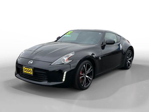 Used 2018 Nissan 370Z Coupe RWD image 1