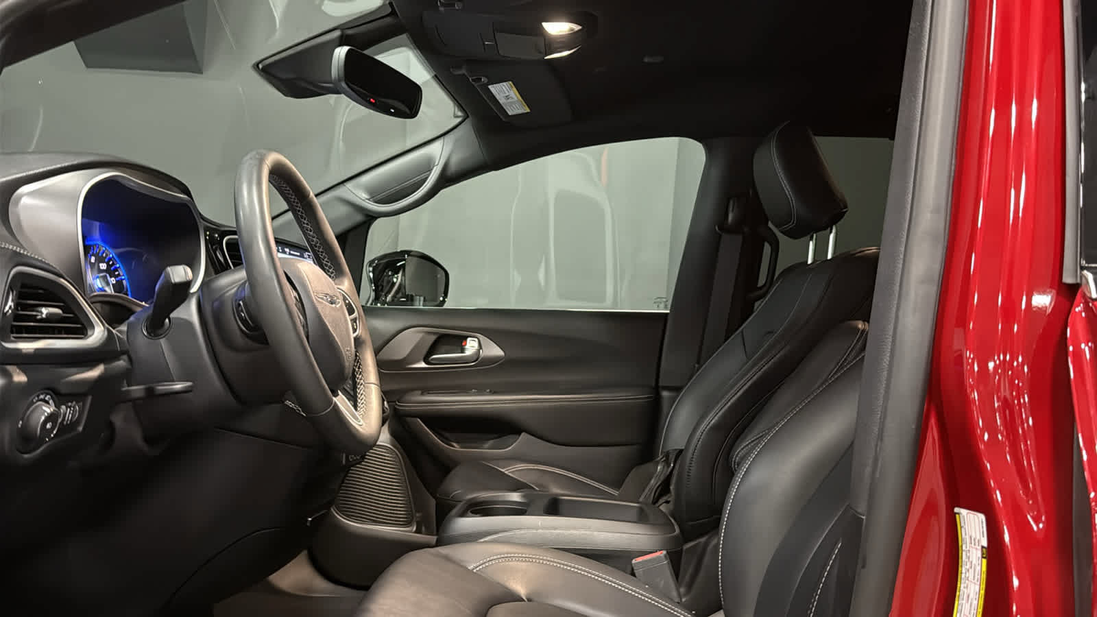 Used 2025 Chrysler Pacifica Select FWD image 10
