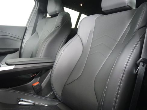 Certified 2025 BMW X2 xDrive28i w/ Technology Package image 10