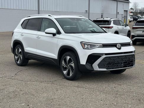 New 2026 Volkswagen Taos SE AWD/4WD image 5