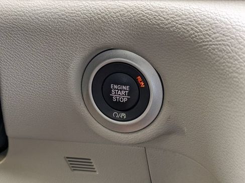 Used 2022 Chrysler Voyager LX FWD image 28