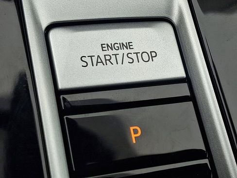 Used 2025 Volkswagen Atlas SEL image 25