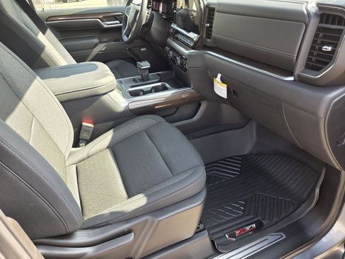 New 2026 Chevrolet Silverado 1500 LT Trail Boss w/ Convenience Package II AWD/4WD image 9