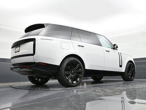 Used 2025 Land Rover Range Rover Long Wheelbase SE AWD/4WD image 24