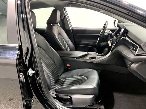 Used 2024 Toyota Camry SE image 30