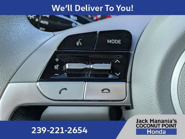 Used 2021 Hyundai Elantra SE FWD image 25
