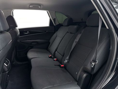 Used 2020 Kia Sorento LX FWD image 29