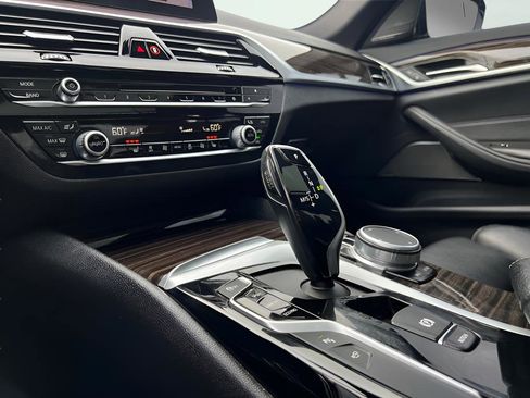 Used 2019 BMW 530i xDrive w/ Convenience Package image 58
