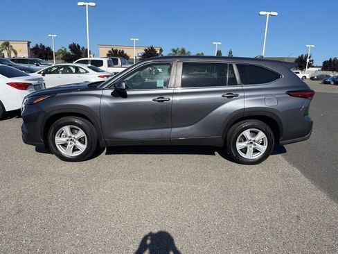 Used 2023 Toyota Highlander L FWD image 8