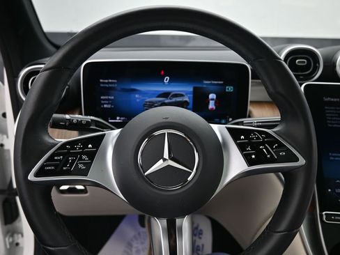 Used 2024 Mercedes-Benz GLC 300 4MATIC image 12