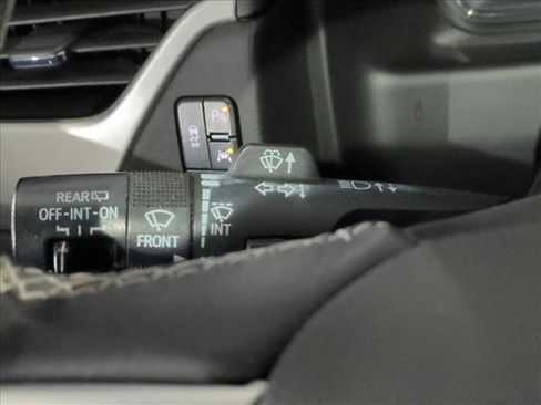 Used 2020 GMC Yukon SLT w/ Premium Edition image 16