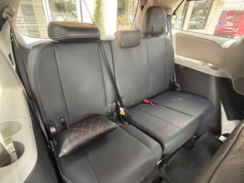 Used 2016 Toyota Sienna SE FWD image 15