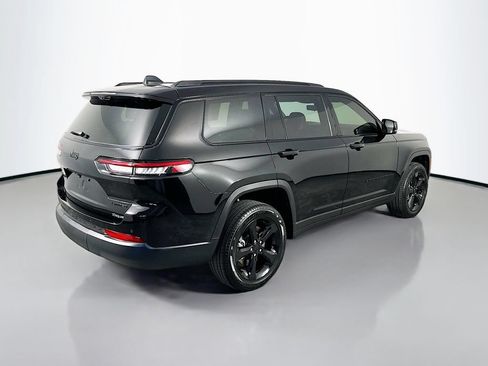 Used 2025 Jeep Grand Cherokee L Limited w/ Luxury Tech Group II RWD image 7