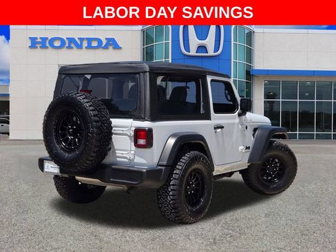Used 2025 Jeep Wrangler Sport AWD/4WD image 3