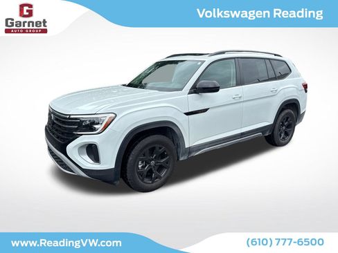 Certified 2025 Volkswagen Atlas Peak Edition SE AWD/4WD image 1