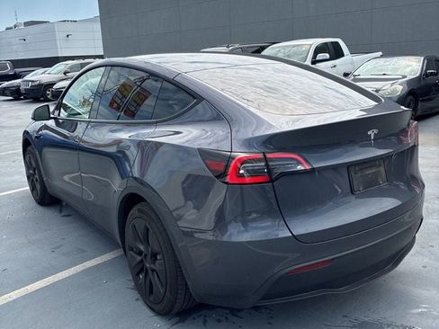 Used 2023 Tesla Model Y 2WD image 2
