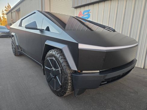 Used 2024 Tesla Cybertruck AWD Crew Cab image 14