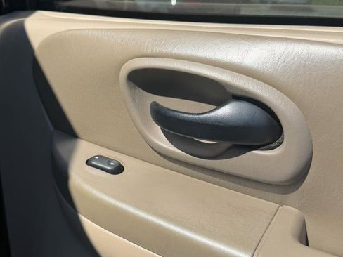 Used 2002 Ford F150 Lariat RWD image 18