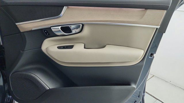 Used 2026 Volvo XC90 B6 Plus w/ Protection Package AWD/4WD image 39