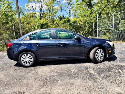 Used 2016 Chevrolet Cruze LS FWD image 2