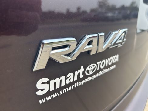 Used 2018 Toyota RAV4 XLE AWD/4WD image 8
