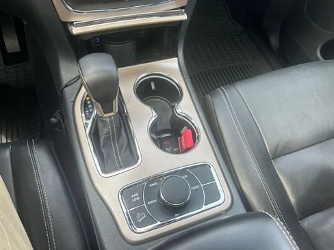 Used 2017 Jeep Grand Cherokee Limited AWD/4WD image 4