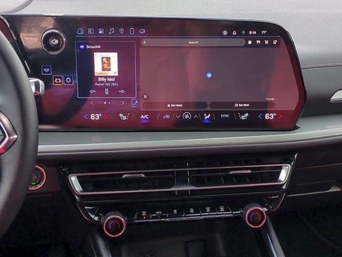 Used 2025 Chevrolet Traverse LT w/ Midnight/Sport Edition image 13