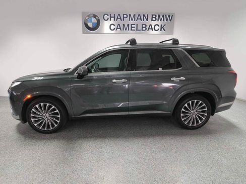 Used 2023 Hyundai Palisade Calligraphy FWD image 3