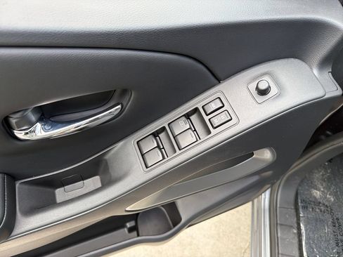 Used 2025 Nissan Frontier SV RWD image 15