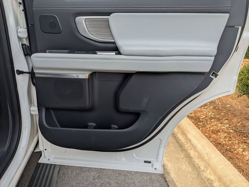 Certified 2025 Ford Expedition Platinum w/ Driver's Package image 37