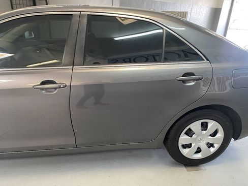 Used 2011 Toyota Camry LE FWD image 14