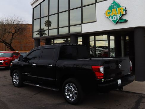 Used 2020 Nissan Titan SV w/ SV Convenience Package image 9
