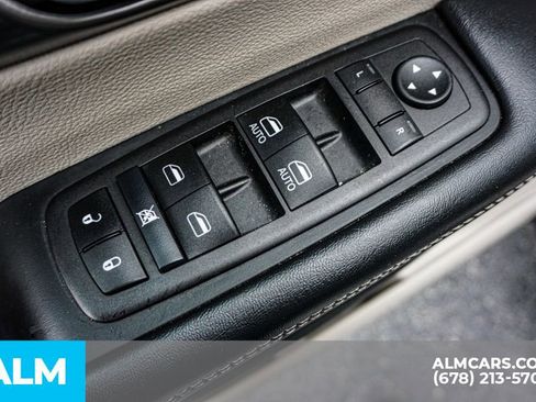 Used 2024 Chrysler Pacifica Select image 54