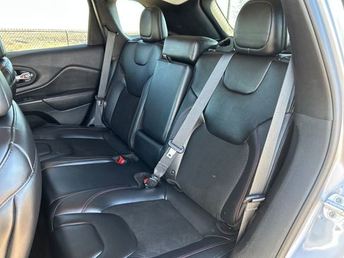 Used 2019 Jeep Cherokee Trailhawk w/ Comfort/Convenience Group image 20