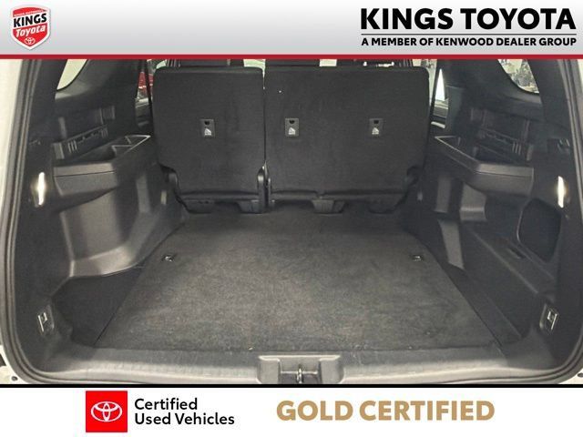 Used 2025 Toyota 4Runner SR5 AWD/4WD image 14