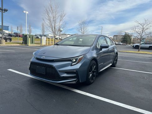 Used 2023 Toyota Corolla SE w/ SE Premium Package image 7