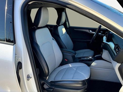 Used 2023 Ford Escape SE image 7