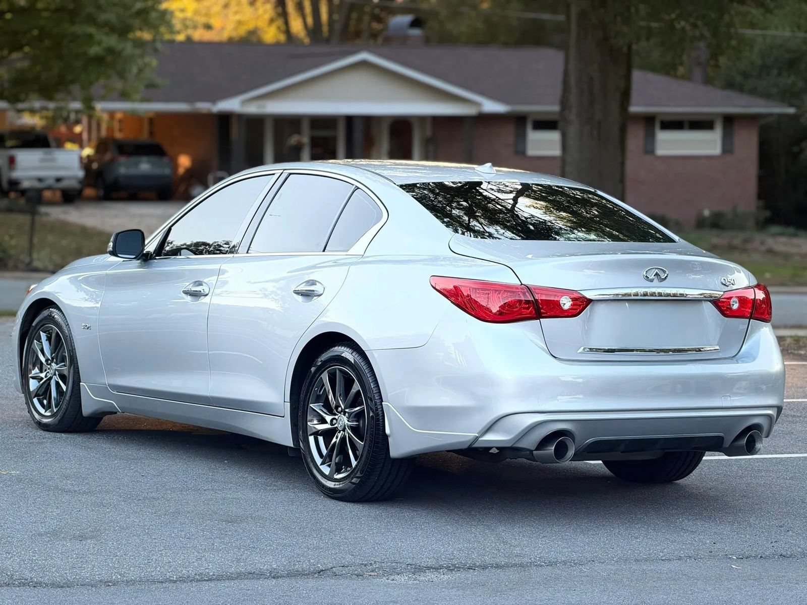 Used 2017 INFINITI Q50 Signature Edition RWD image 6