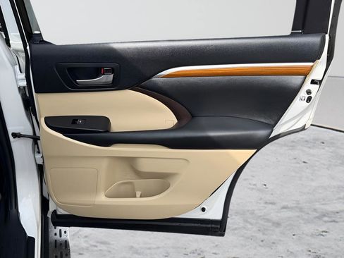 Used 2019 Toyota Highlander Limited Platinum image 27