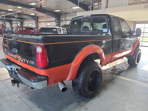 Used 2005 Ford F250 4x4 SuperCab Super Duty image 5