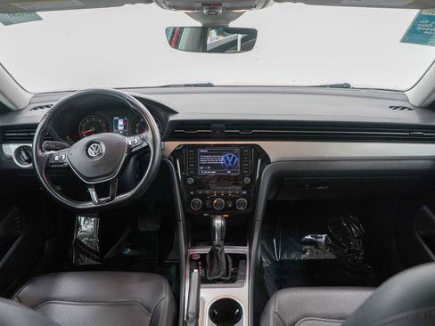 Used 2020 Volkswagen Passat 2.0T SE w/ Sunroof Package FWD image 13
