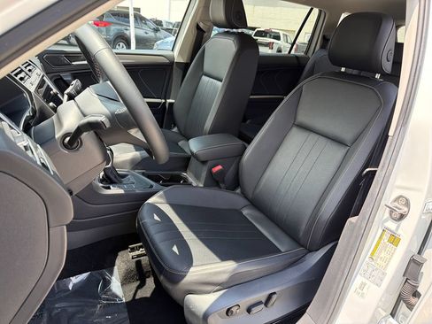 Used 2022 Volkswagen Tiguan SE FWD image 30