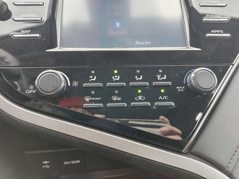 Used 2019 Toyota Camry LE w/ Convenience Package FWD image 29