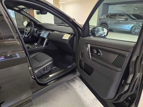 New 2025 Land Rover Discovery Sport Dynamic SE image 12