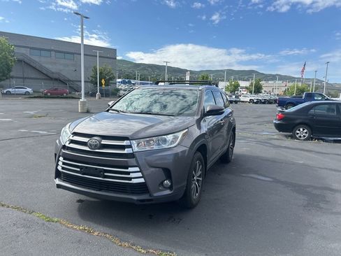 Used 2018 Toyota Highlander XLE AWD/4WD image 9