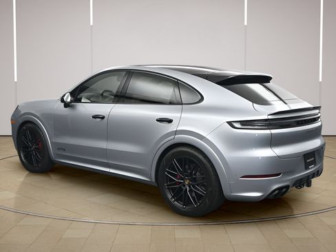 Certified 2025 Porsche Cayenne GTS AWD/4WD image 3