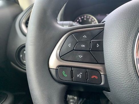 Used 2022 Jeep Renegade Latitude image 16