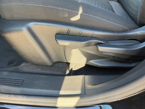 Used 2025 Chevrolet Equinox LT image 19