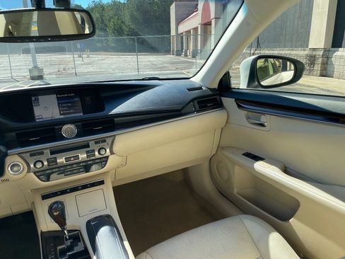 Used 2014 Lexus ES 350 w/ Luxury Package FWD image 28